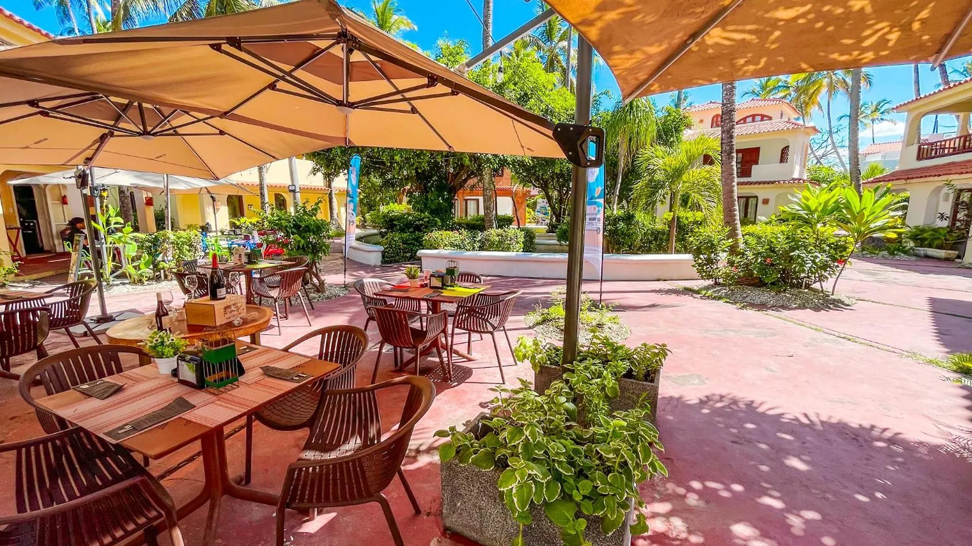 Tropical Fiesta Studios Suites Pool Near Bavaro Beach Club & Spa Punta Cana 5*,
