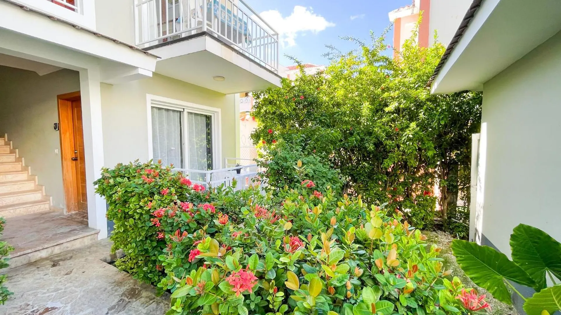 Hotel Tropical Fiesta Studios Suites Pool Near Bavaro Beach Club & Spa Punta Cana
