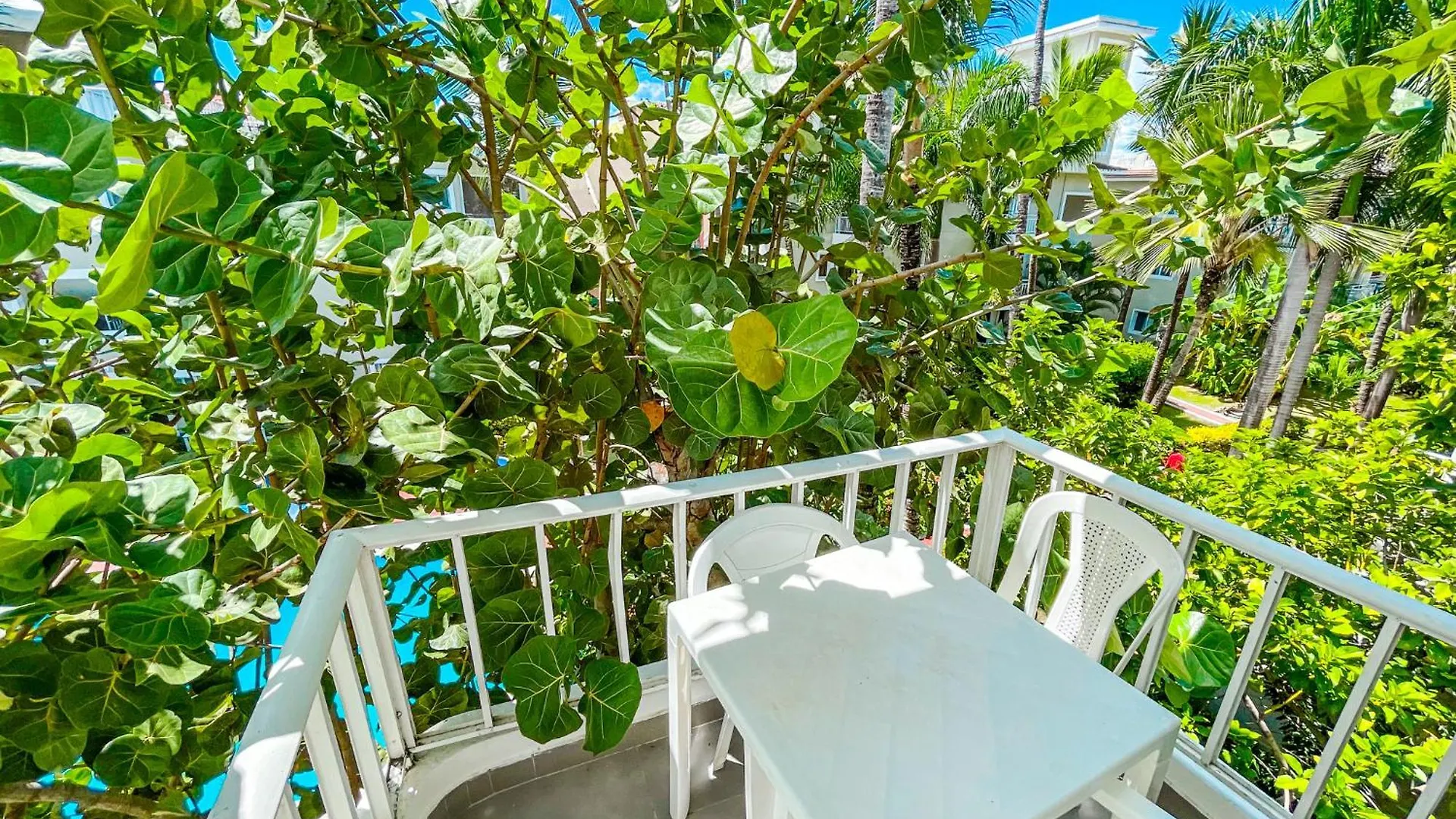 Hotel Tropical Fiesta Studios Suites Pool Near Bavaro Beach Club & Spa Punta Cana